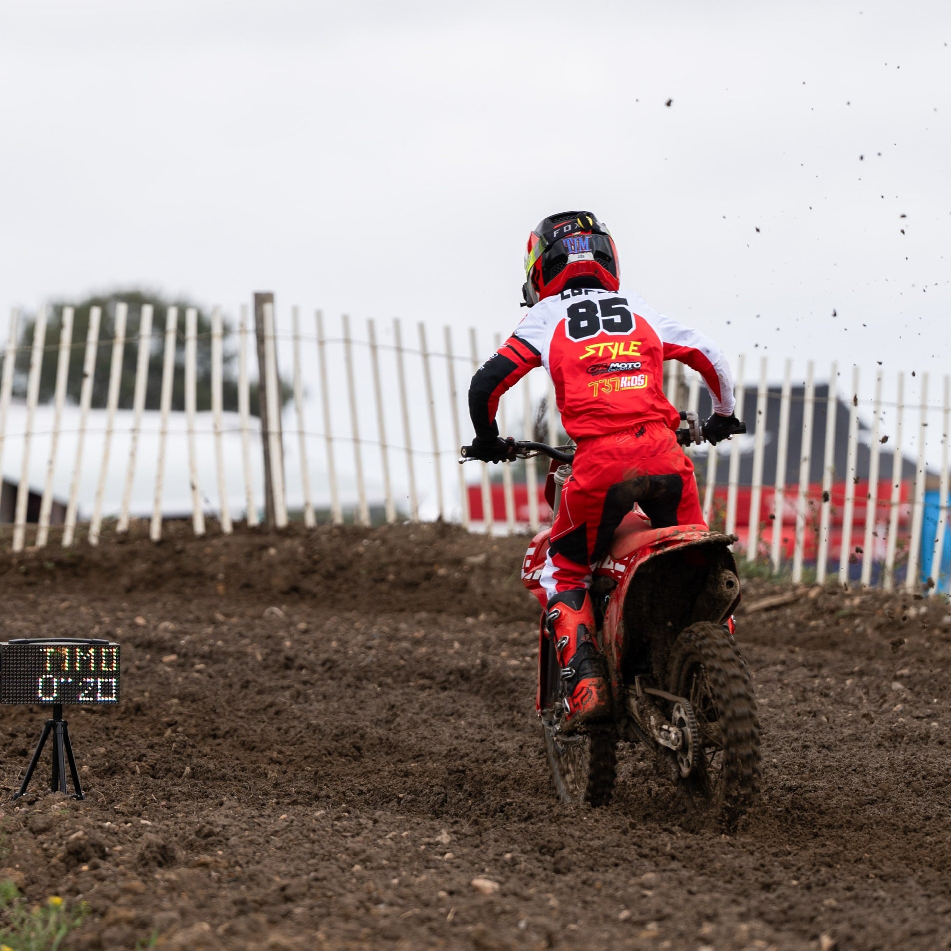 Freelap Canada motocross training image – rider using wireless timing system for lap and segment performance tracking on dirt track.