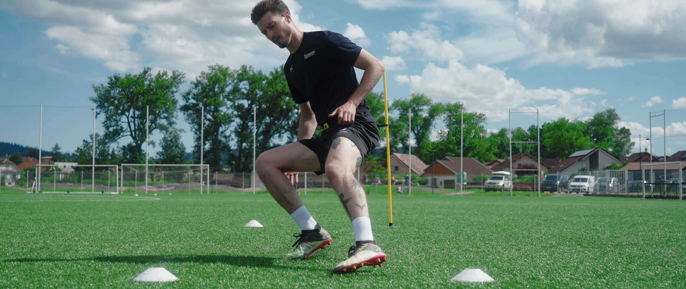Freelap Canada soccer speed drill – athlete performing sprint exercise using wireless timing system for measuring speed and agility on the field